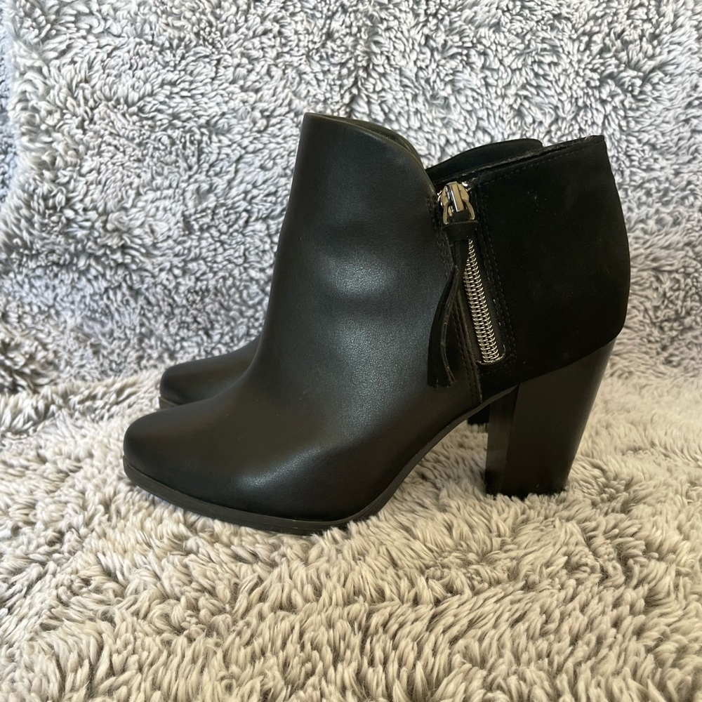 Size 7W Fioni leather and suede heeled ankle boots